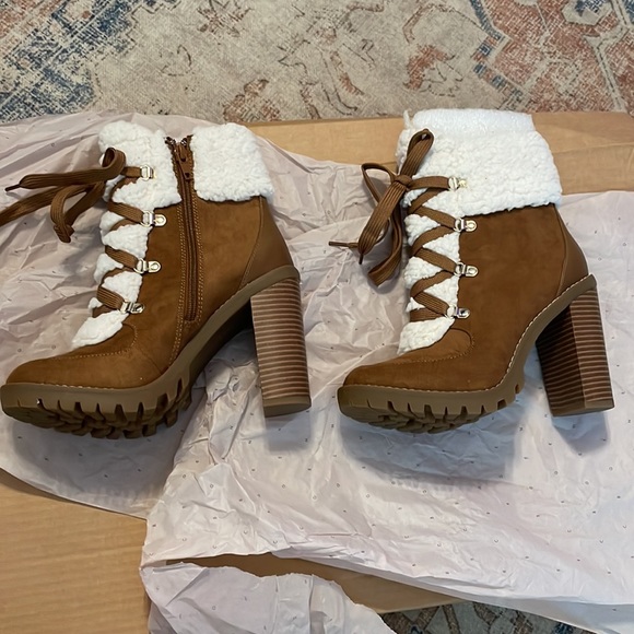 BCBGeneration Women's Hiker Ankle Boot, size 8 - Picture 9 of 14